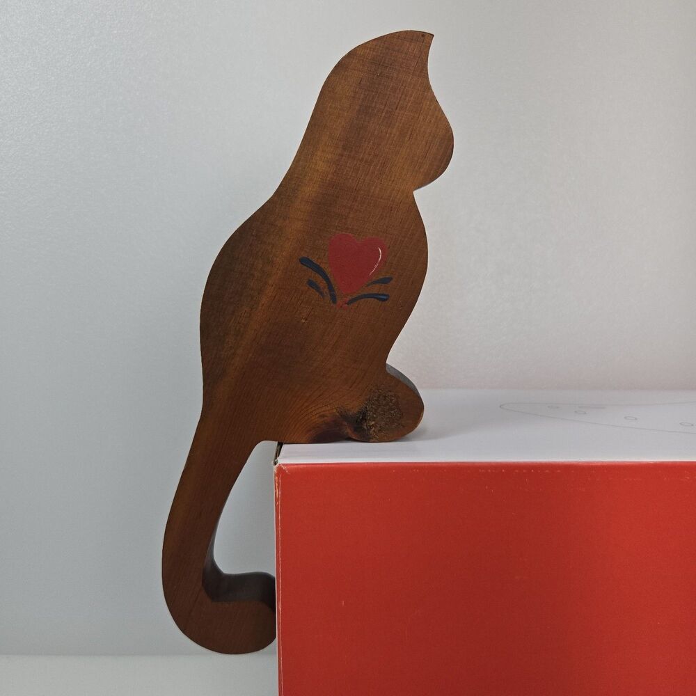 VTG Handcrafted Wood Folk Art Sitting Cat Cutout Primitive Heart Shelf Sitter